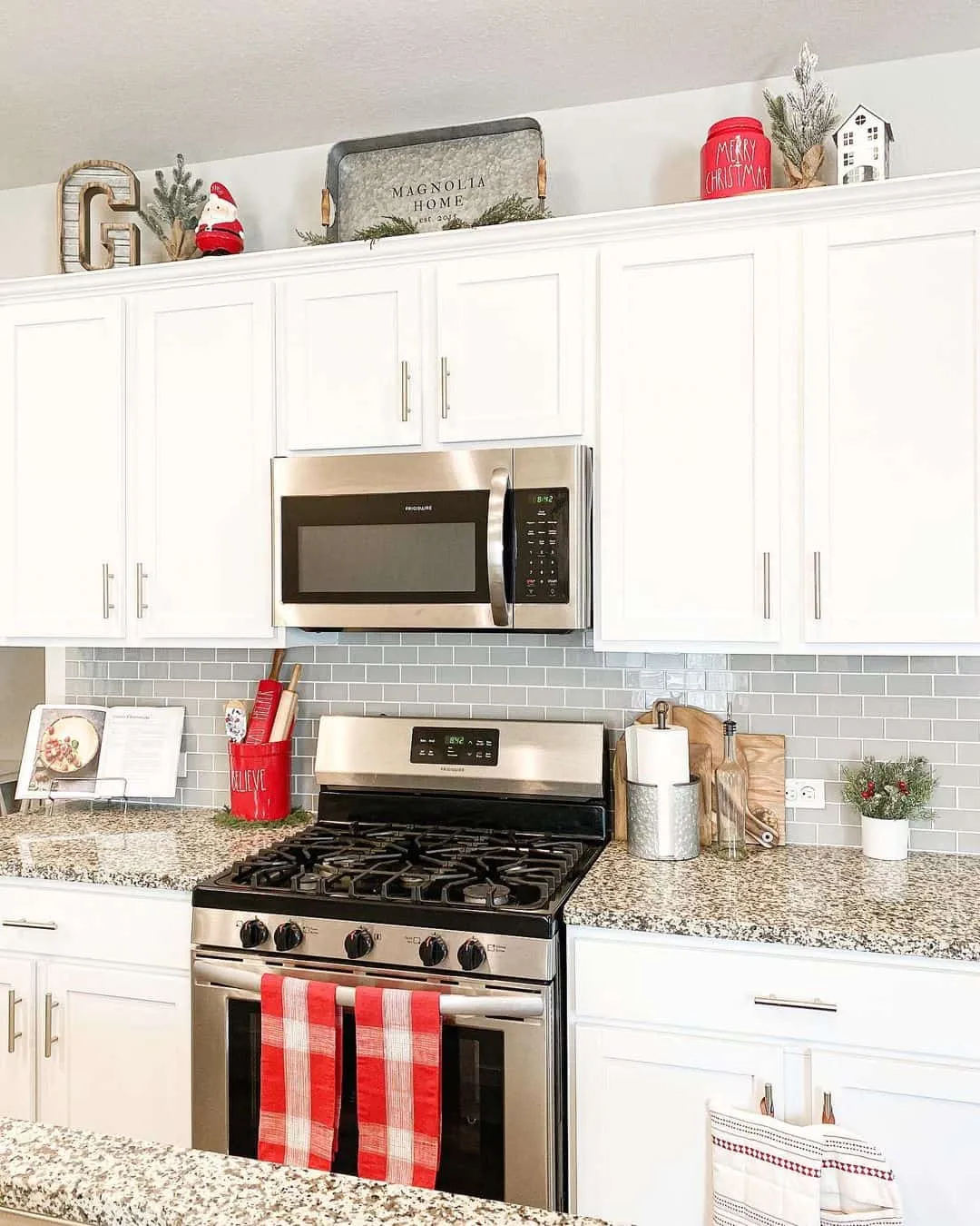 13270 red kitchen backsplash