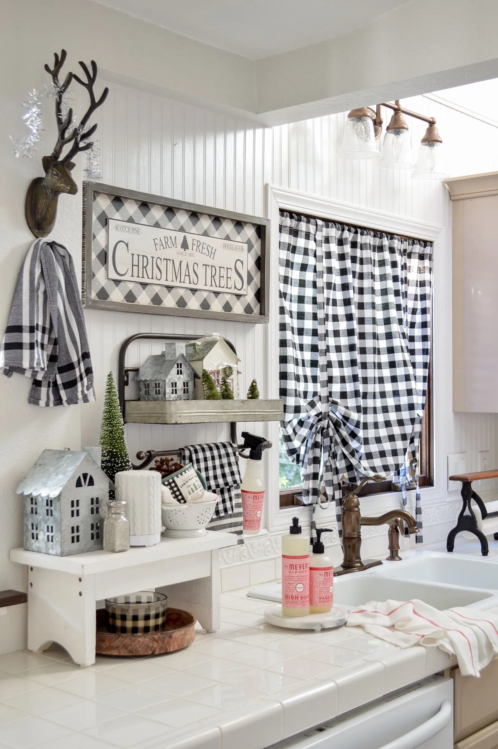 13276 farmhouse kitchen lighting