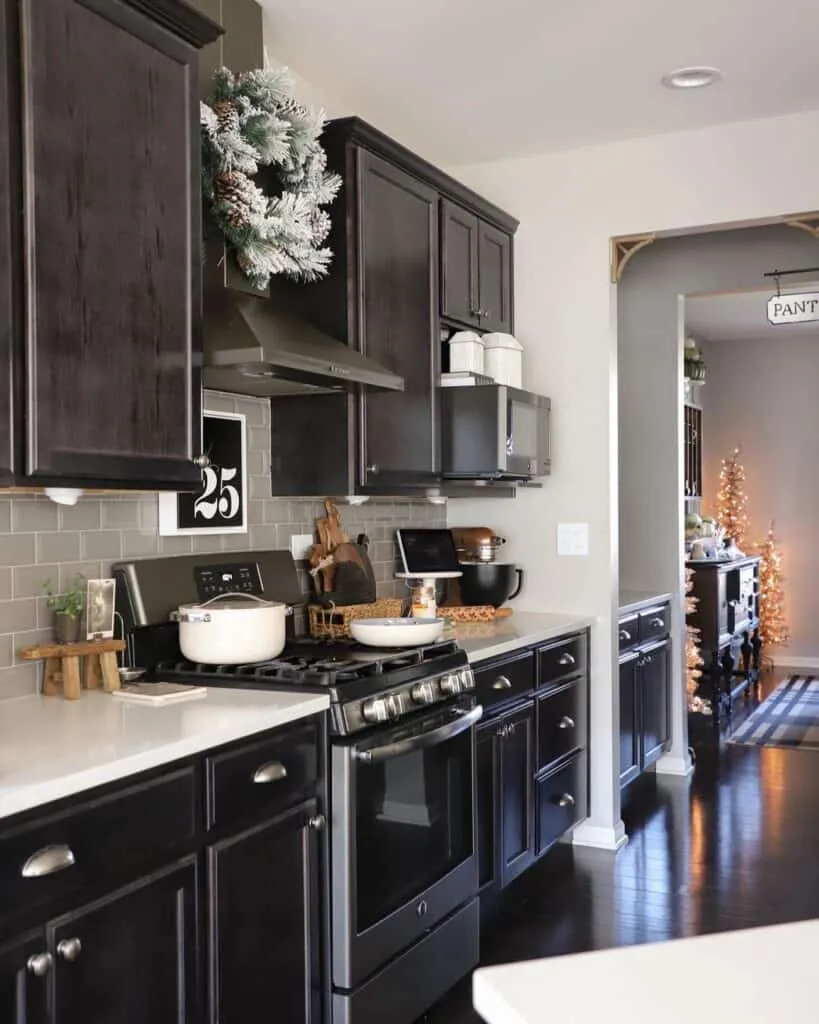 13335 black and brown kitchen 5