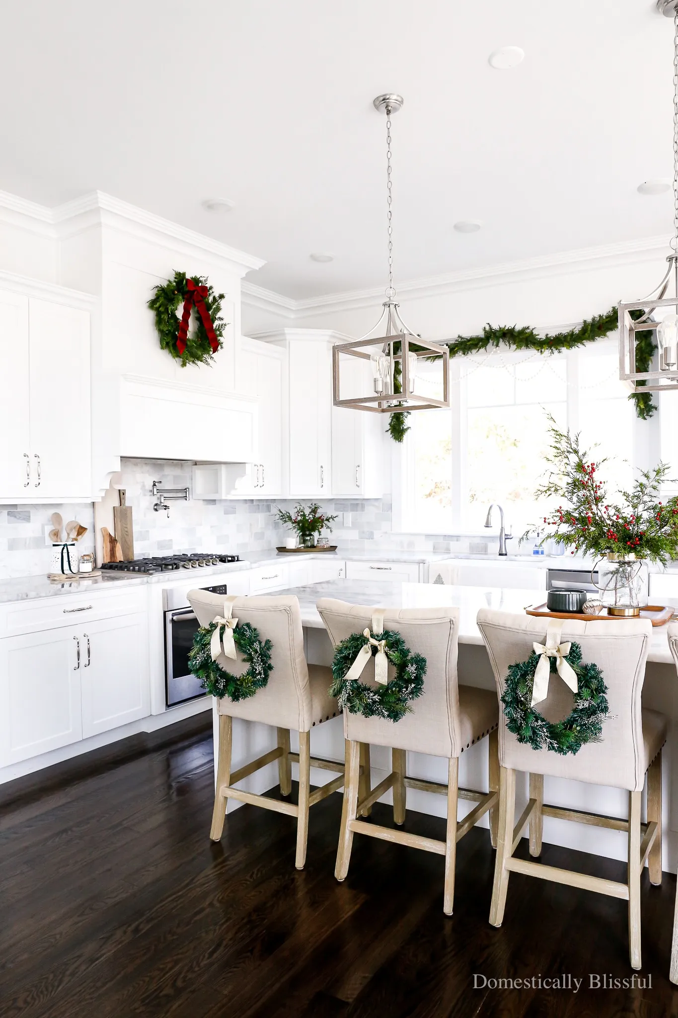 13336 red christmas kitchen decor
