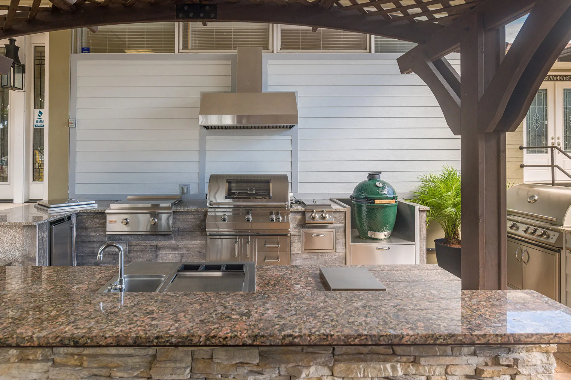 13361 outdoor kitchen oasis