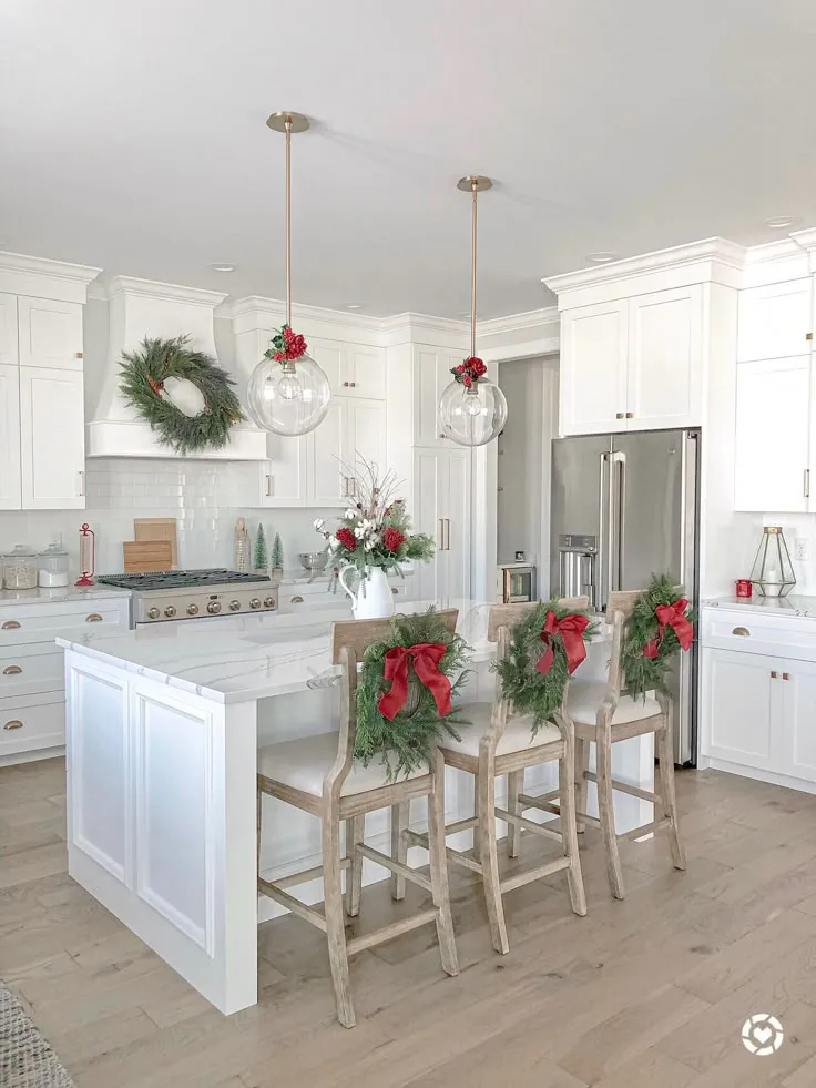 13376 black white ornaments