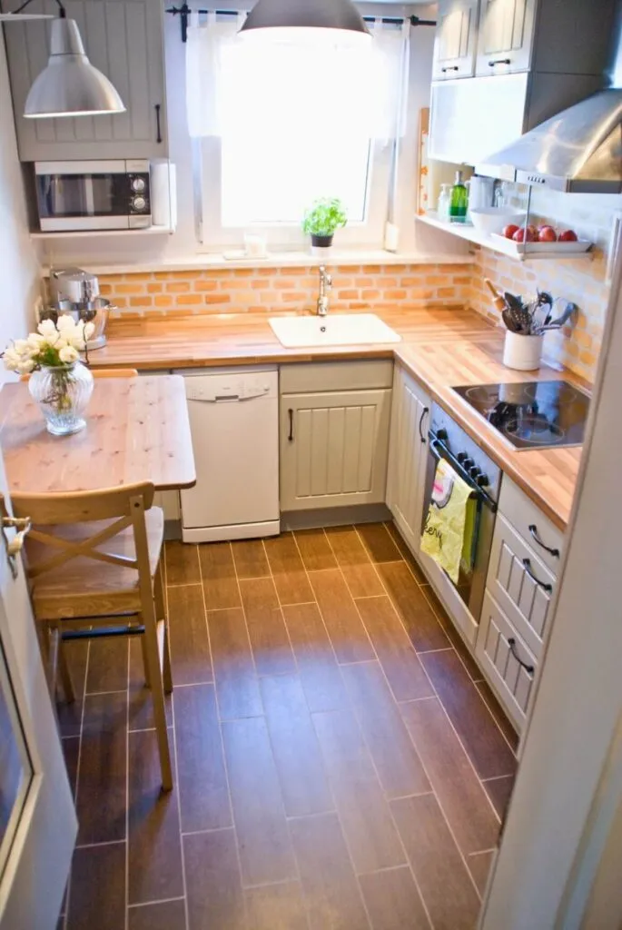 /img/13391-small-kitchen-decor.webp