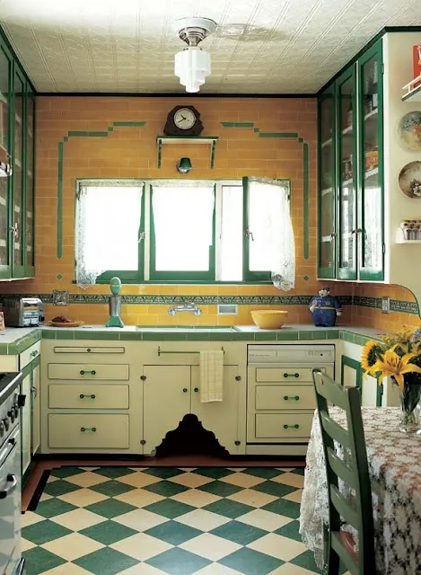/img/13410-vintage-yellow-kitchen-decor-8.webp