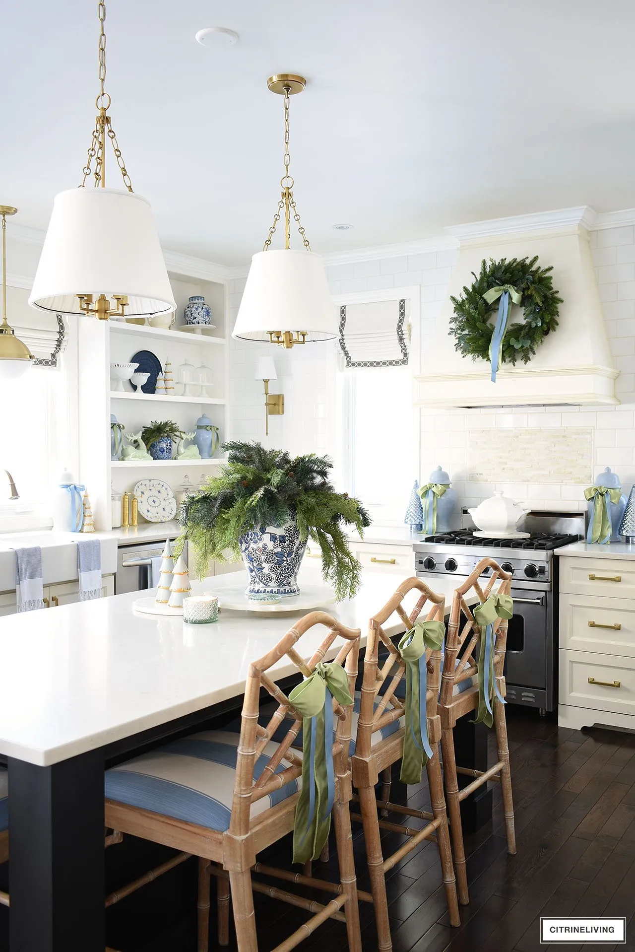 13422 green christmas kitchen decor window