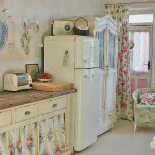 /img/13441-shabby-chic-kitchen-overall.webp