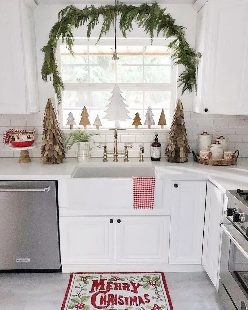 13468 cozy cottage christmas kitchen
