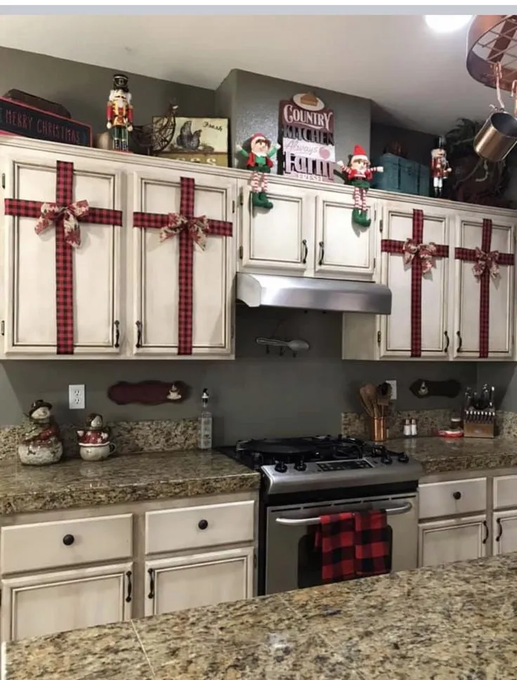 13468 glamorous christmas kitchen