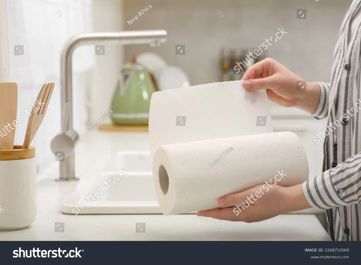 13481 holiday themed tissue