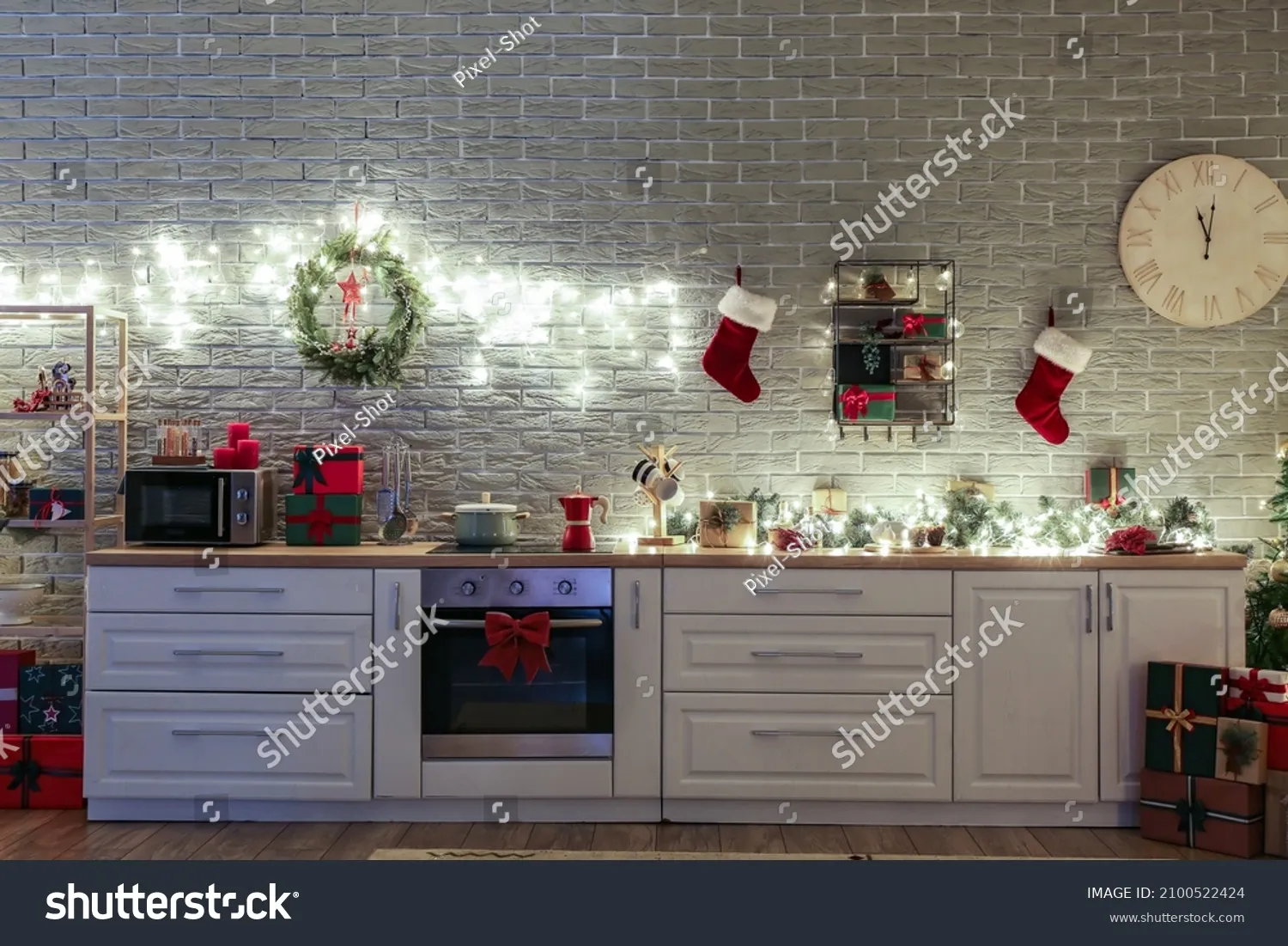 /img/13486-christmas-kitchen-decor-ideas.webp