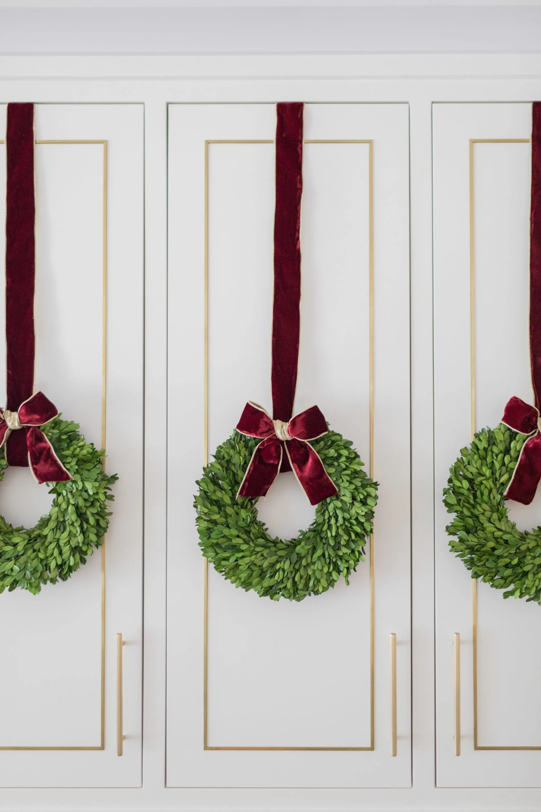 13487 wreath door placement